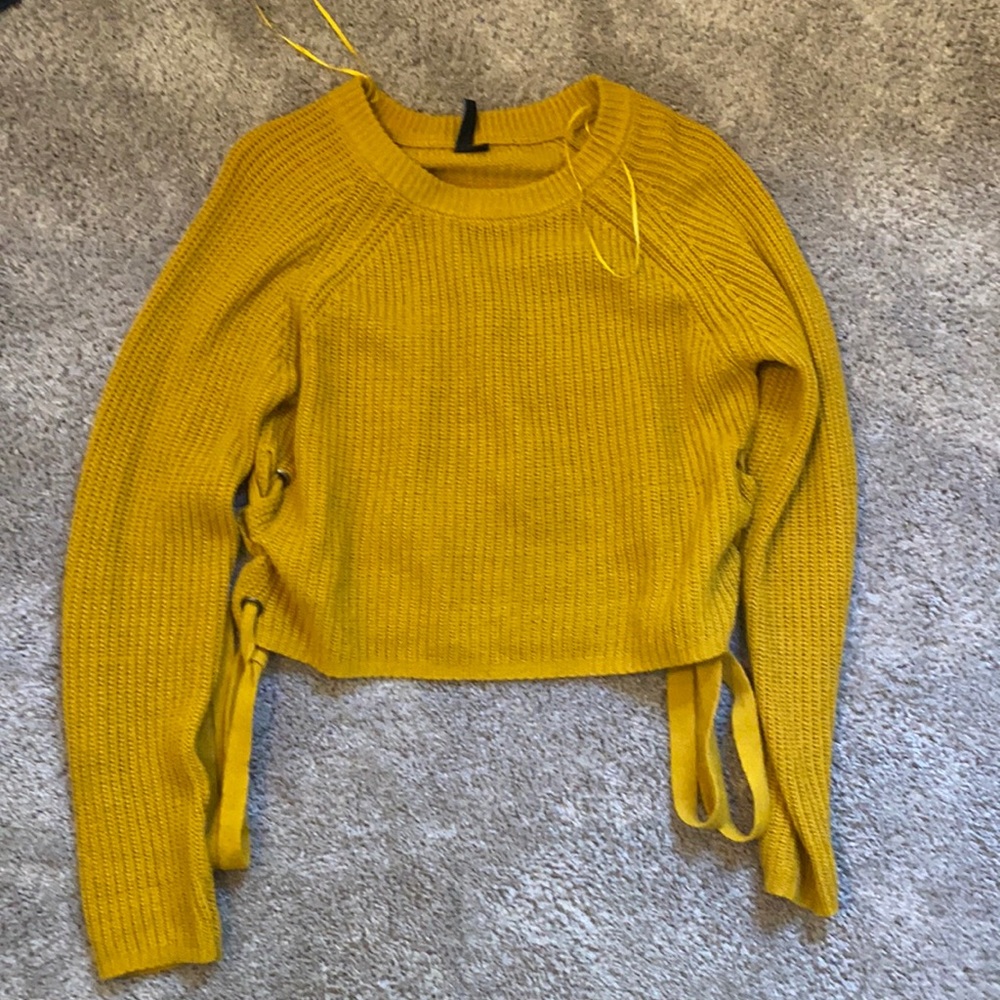Beautiful sweater for fall, burnt yellow, never worn perfect condition